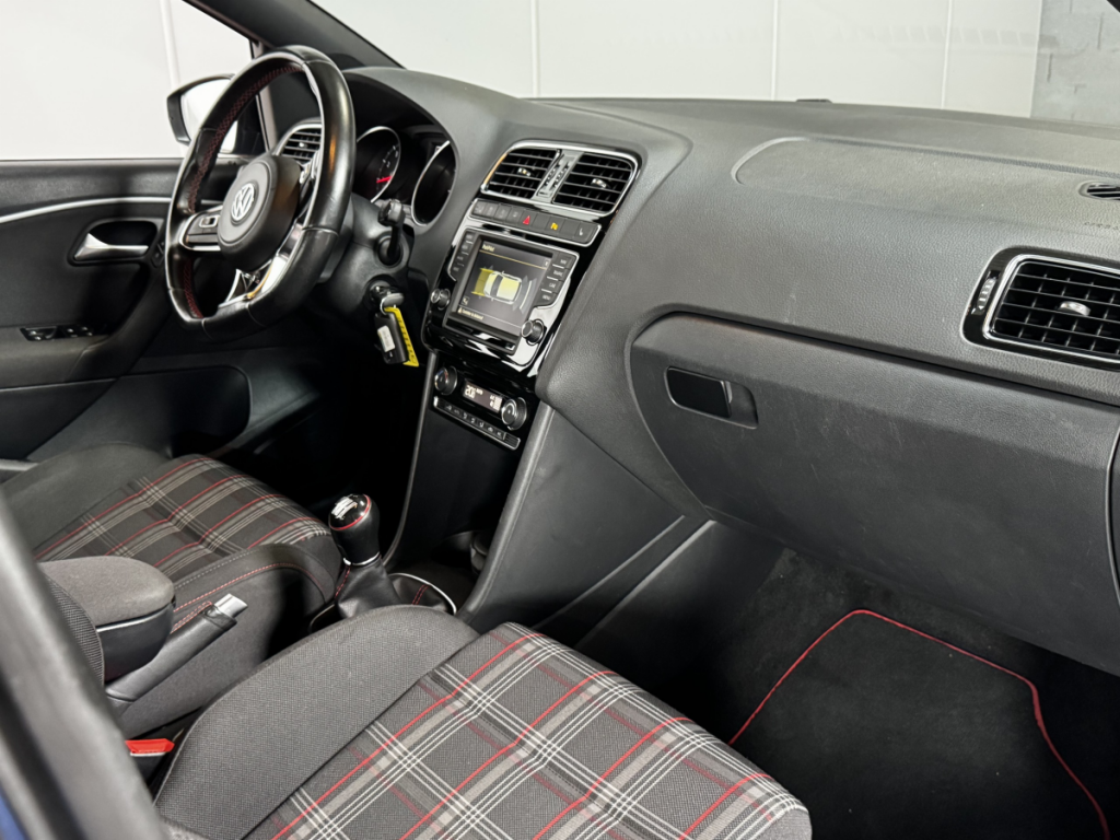 Volkswagen Polo (5) 1.8 TSI 192 GTI BMT 5 portes  (sept. 2016) (co2 140)