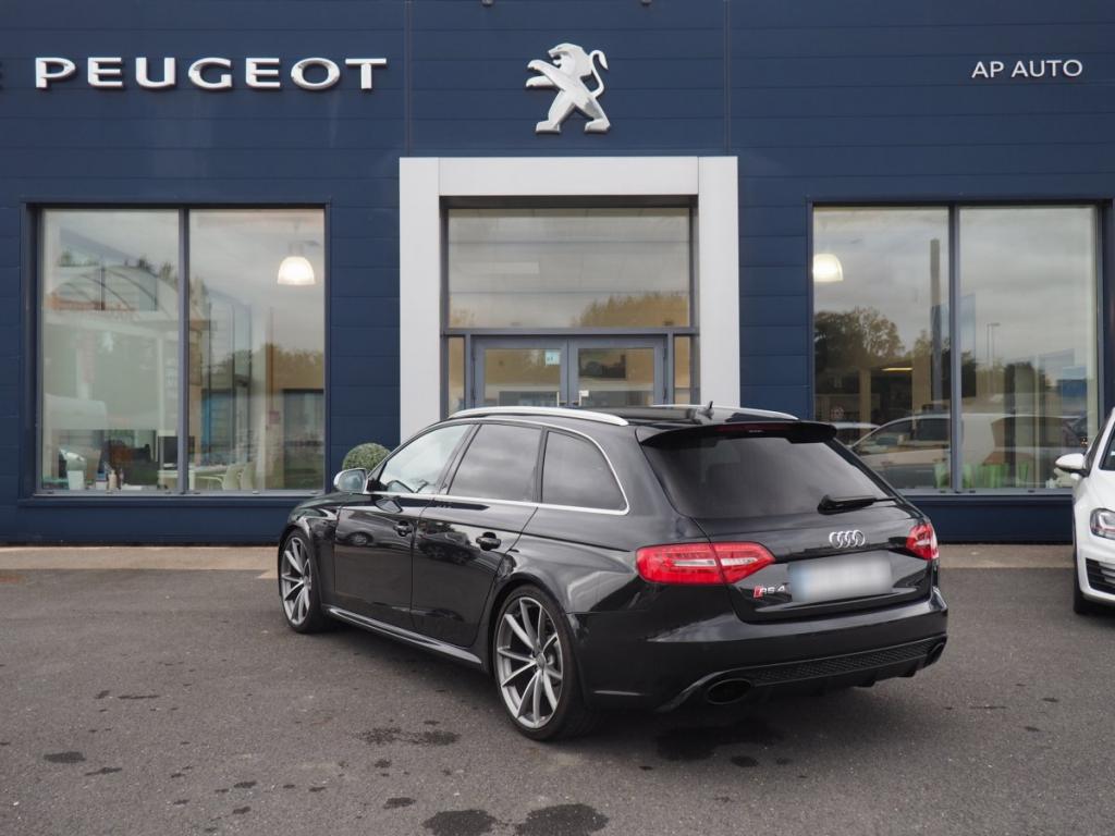 Audi RS4 Avant (4) V8 4.2 FSI S-tronic 7 quattro