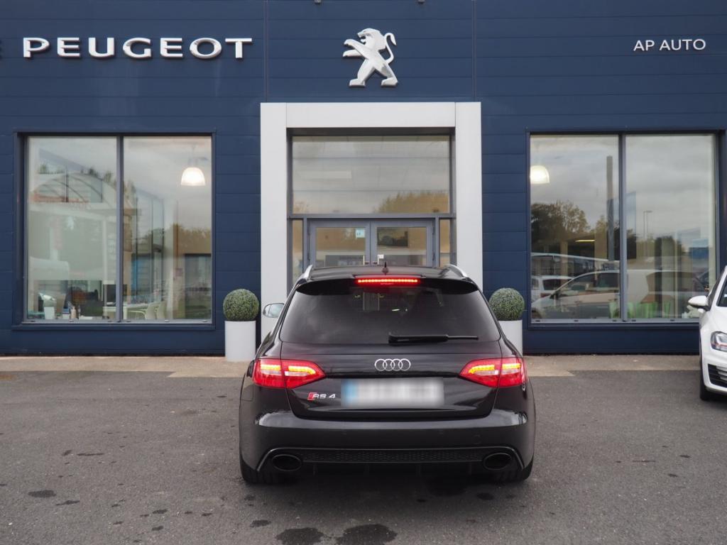 Audi RS4 Avant (4) V8 4.2 FSI S-tronic 7 quattro