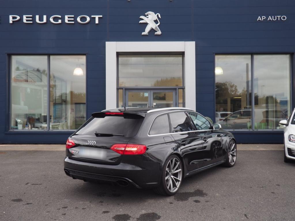 Audi RS4 Avant (4) V8 4.2 FSI S-tronic 7 quattro
