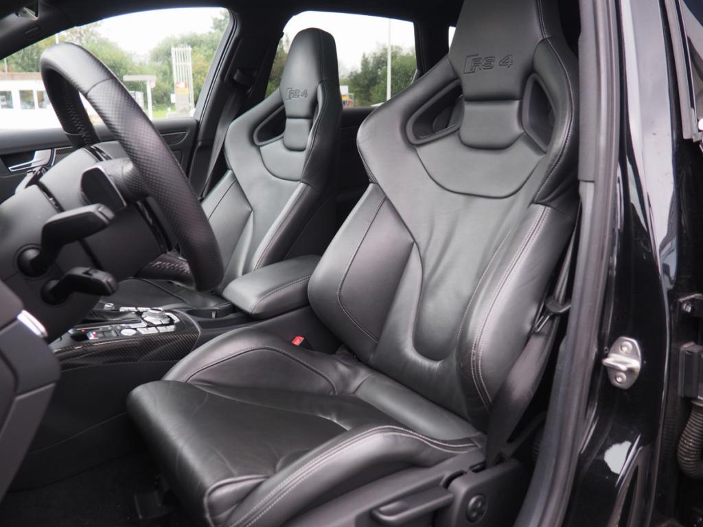 Audi RS4 Avant (4) V8 4.2 FSI S-tronic 7 quattro