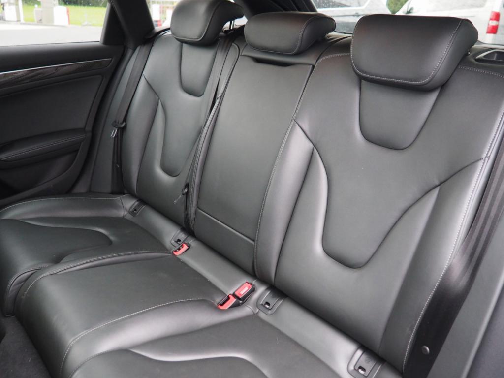 Audi RS4 Avant (4) V8 4.2 FSI S-tronic 7 quattro