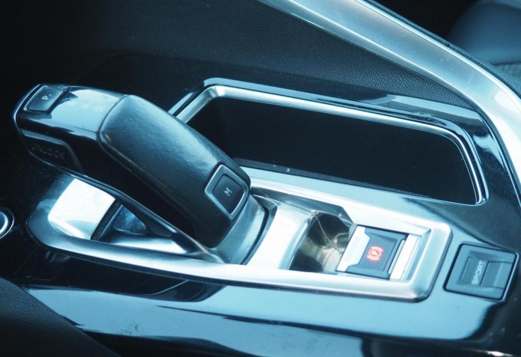 Peugeot 3008 1.6 BlueHDi 120 S&S EAT6 Allure Business