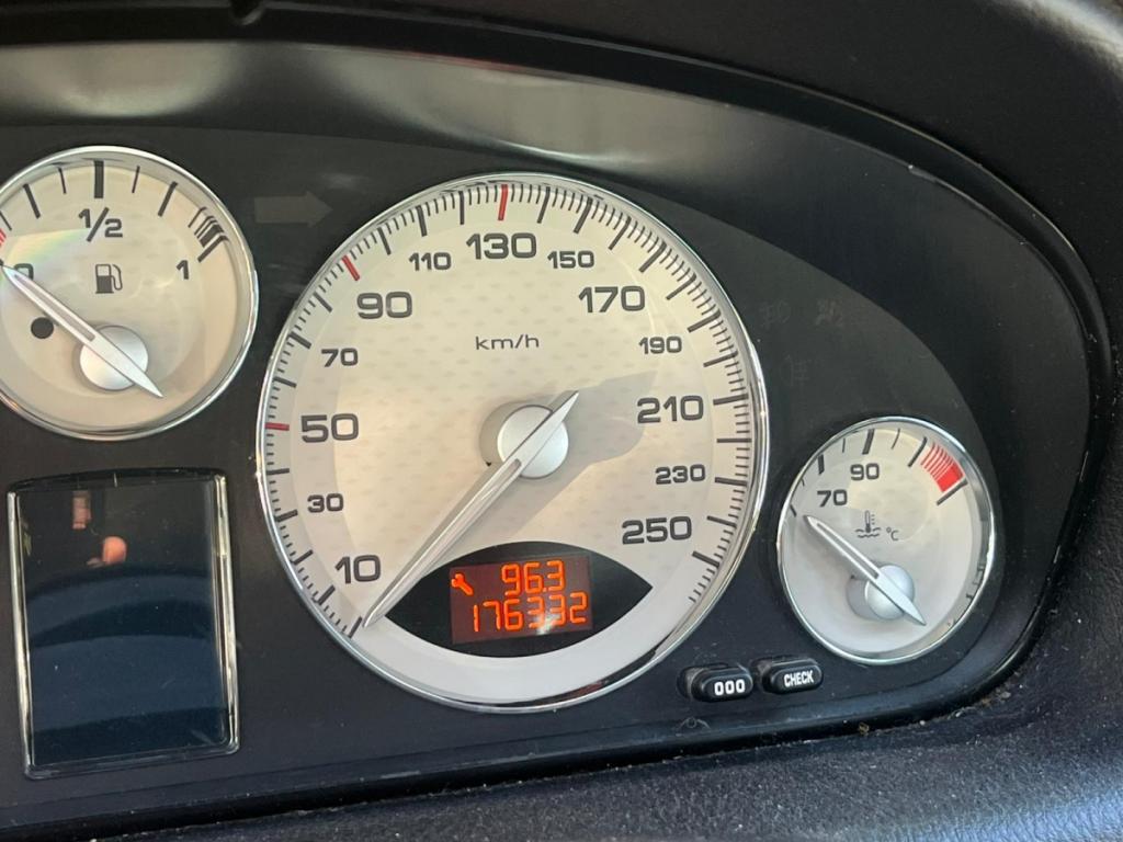 Peugeot 607 PREMIUM 2.0 HDI 136 FAP UNIQUEMENT AU PROFESSIONEL DE L'AUTOMOBILE