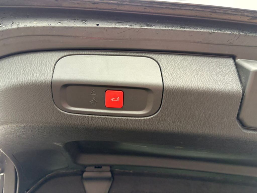 Peugeot 408 Hybrid 145 e-DCS6 GT