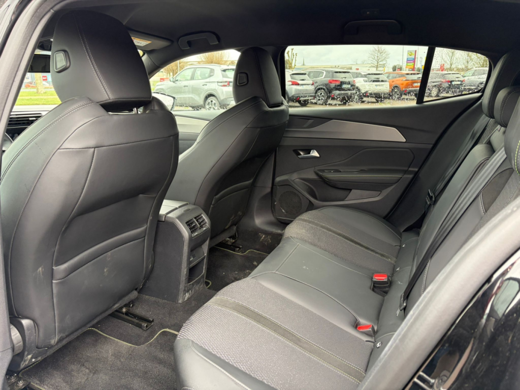 Peugeot 408 Hybrid 145 e-DCS6 GT