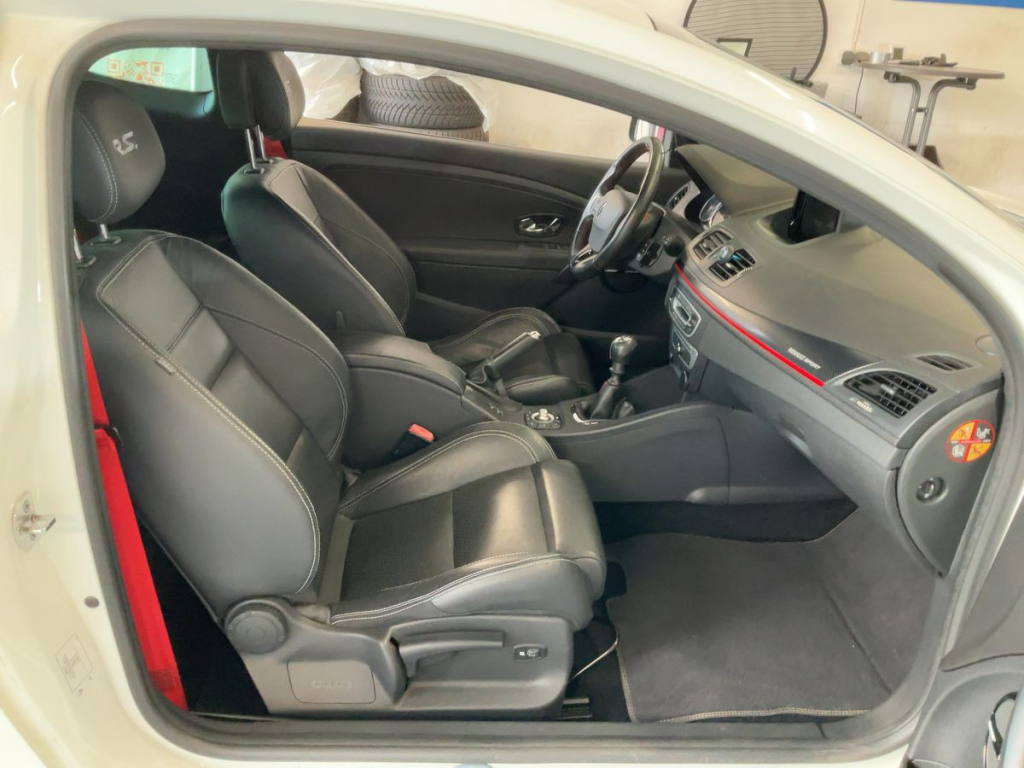 Renault Mégane Coupé Renault Sport (3) R.S. 2.0T 275 S&S E6 sans plomb 95 3 portes Coupé (oct. 20