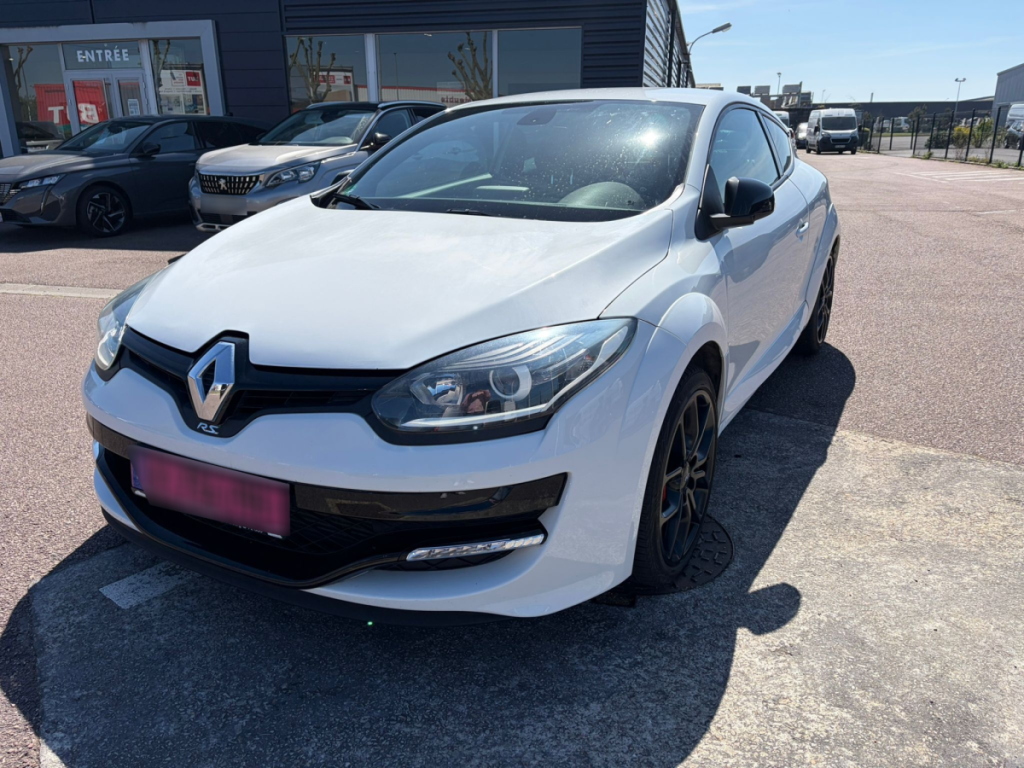Renault M�gane Coup� Renault Sport (3) R.S. 2.0T 275 S&S E6 sans plomb 95 3 portes Coup� (oct. 2015) (co2 174)