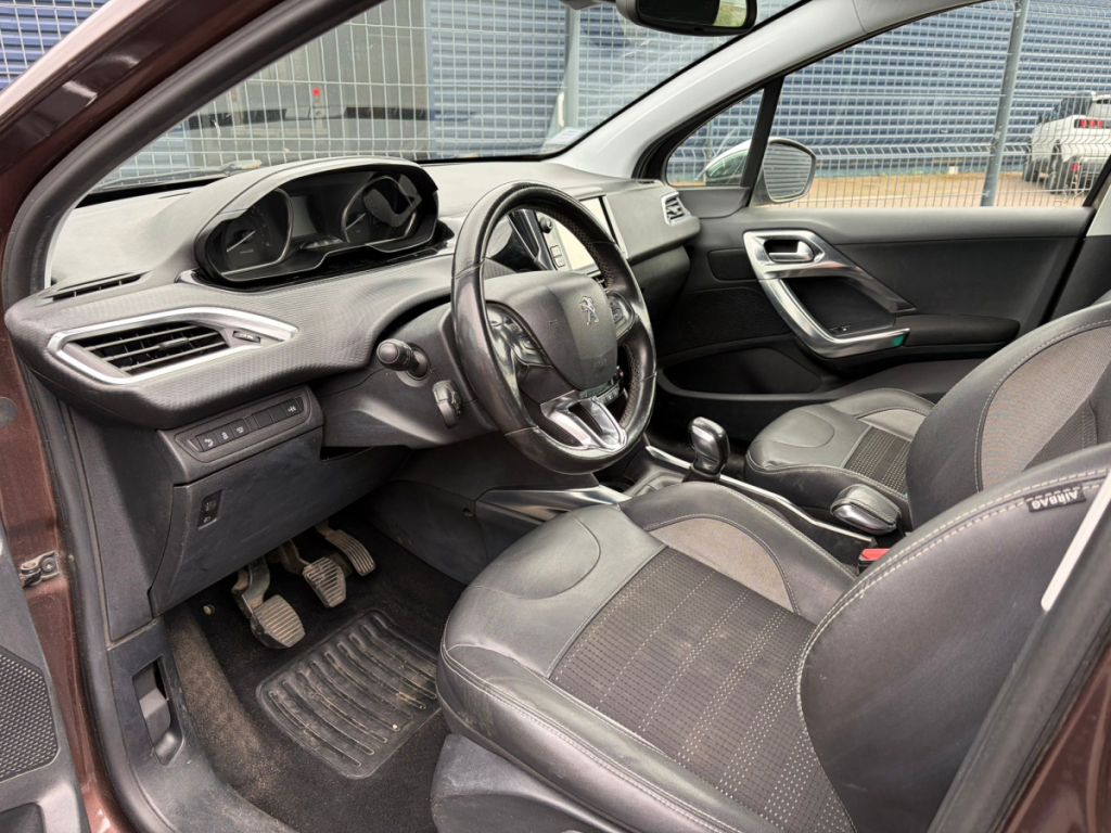 Peugeot 2008 1.6 E-HDi 92 Allure Uniquement pour les professionnel de l'automobile