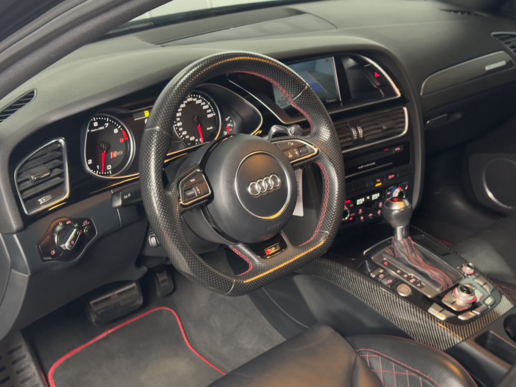 Audi RS4 Avant (4) V8 4.2 FSI S-tronic 7 quattro